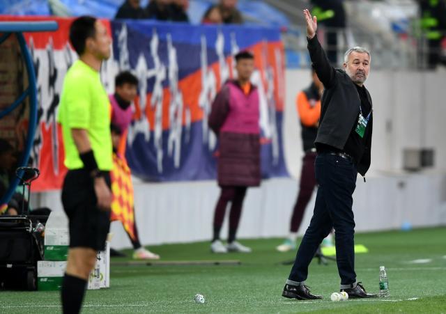 mk体育下载-不容易！5轮不胜海牛仍力挺亚森 赛季首胜虽迟但到