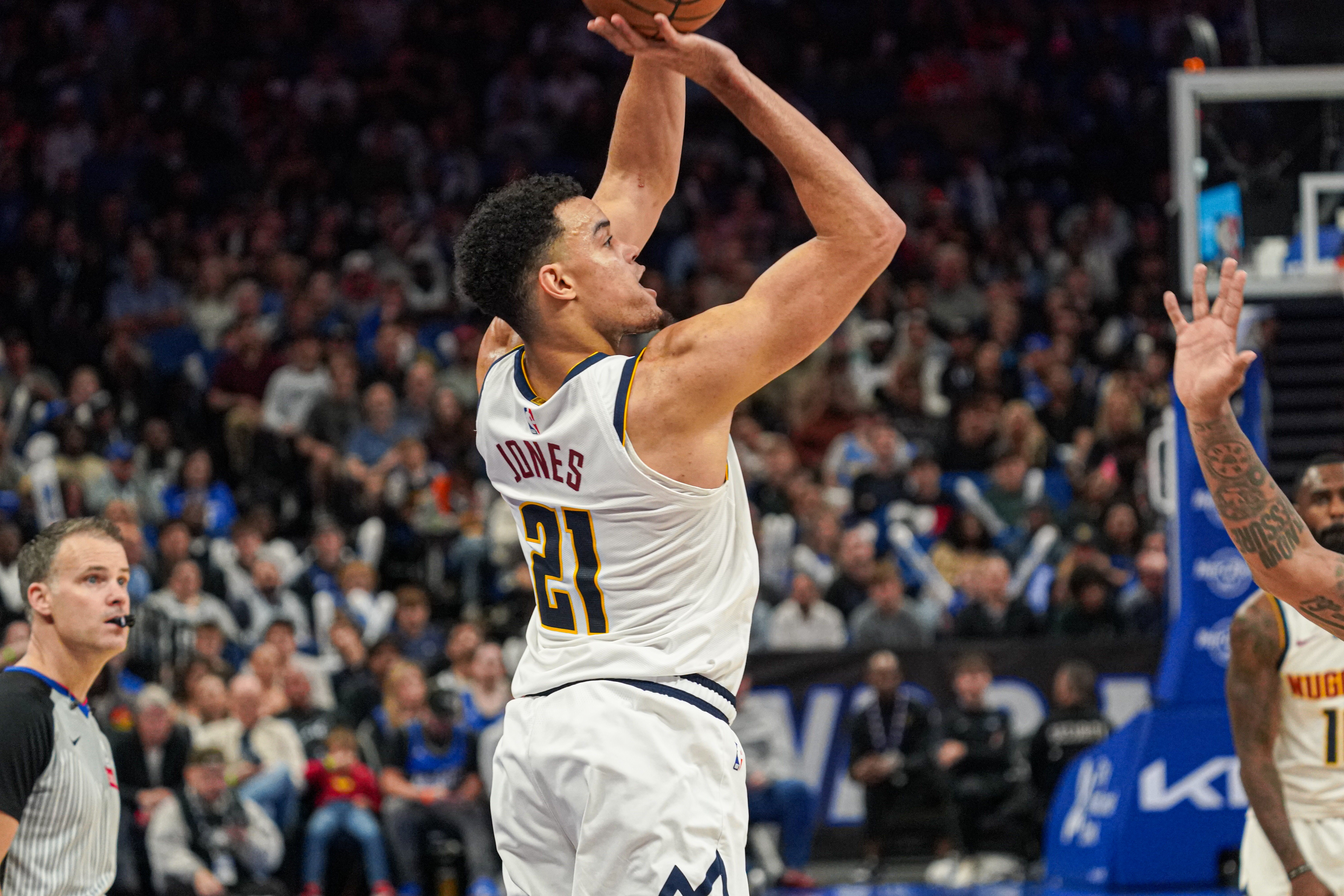 mk体育-Stein：掘金探索阵容末段交易选项 想要避税并将斯潘塞·琼斯转正