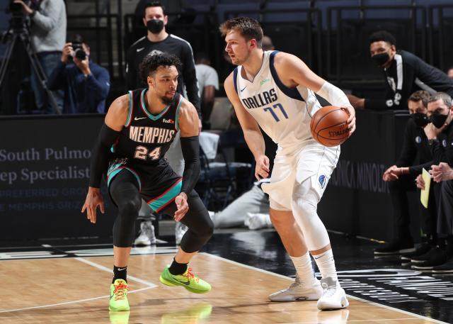 mk体育-东契奇连走背字独行侠惨负灰熊 西部已乱成一锅粥